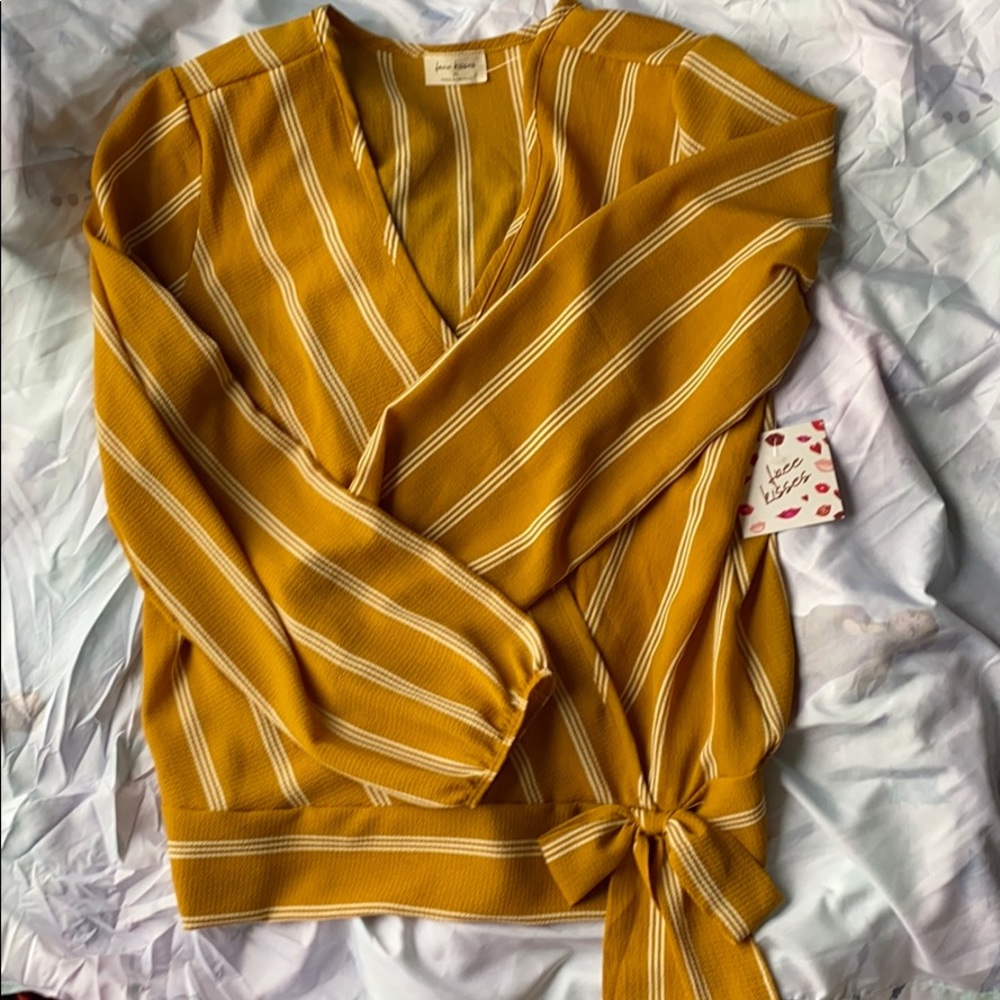 Free kisses long sleeve top